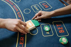 Live Casino dengan Dealer Profesional secara Langsung di mino77